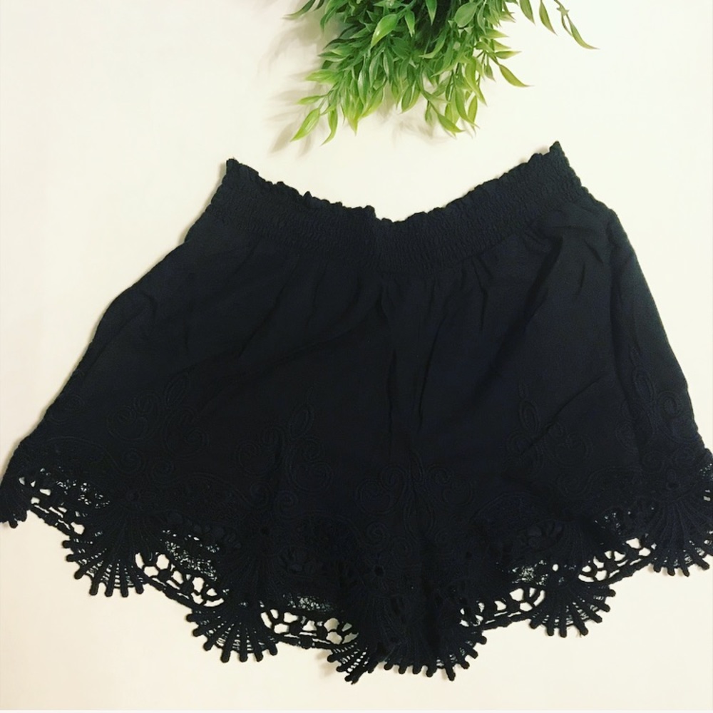 Kendall & Kylie Black Lace Crochet Shorts Small - Picture 5 of 6